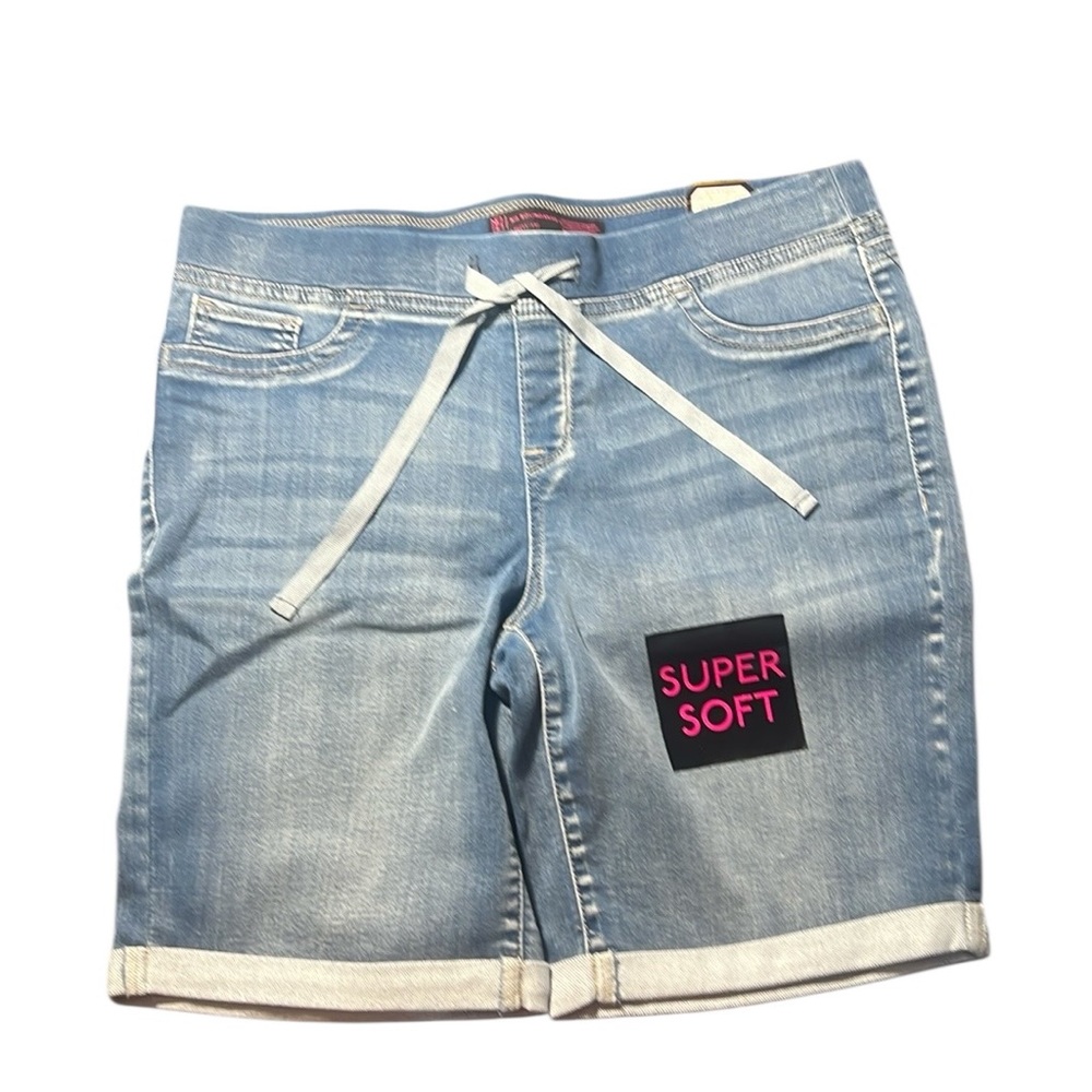 NWT Women’s No Boundaries jeans shorts